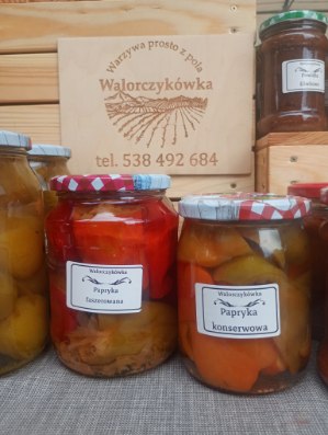 Słoiki z logo Walorczykówka przygotowane na prezent